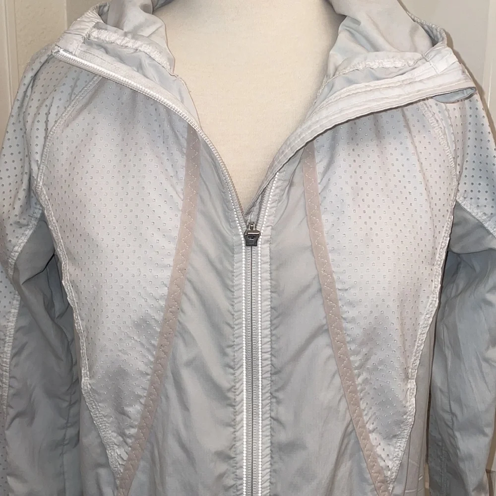 ATHLETA white hooded windbreaker jacket in women’s XXS - Picture 4 of 15